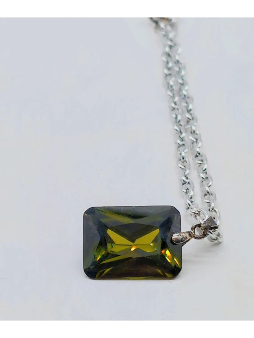 Vintage Olive Green Faceted Glass Crystal Silver Tone Pendant Necklace